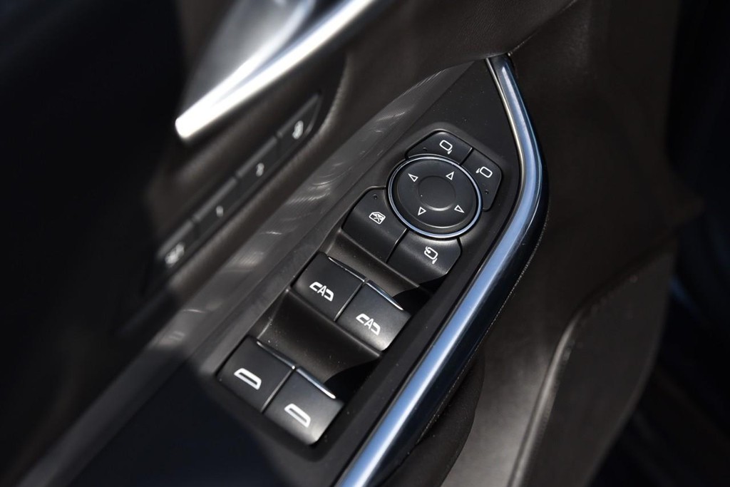 Cadillac XT4 Vehicle Full-screen Gallery Image 8