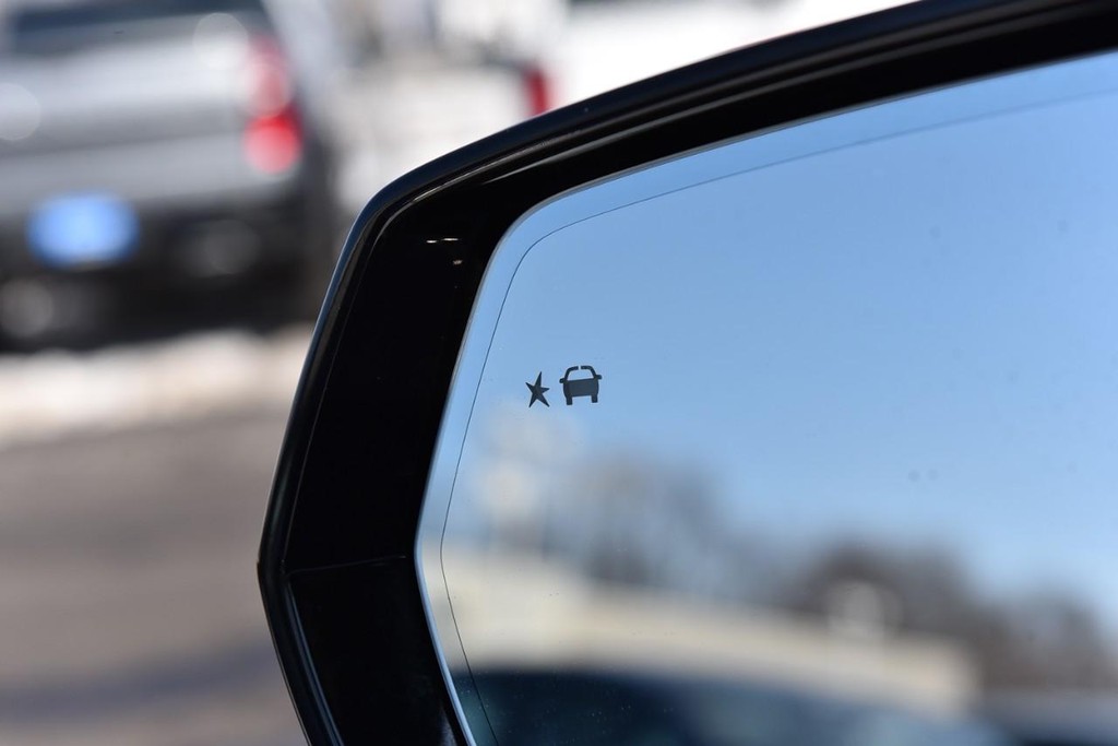 Cadillac XT4 Vehicle Full-screen Gallery Image 11