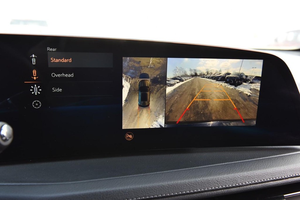 Cadillac XT4 Vehicle Full-screen Gallery Image 14