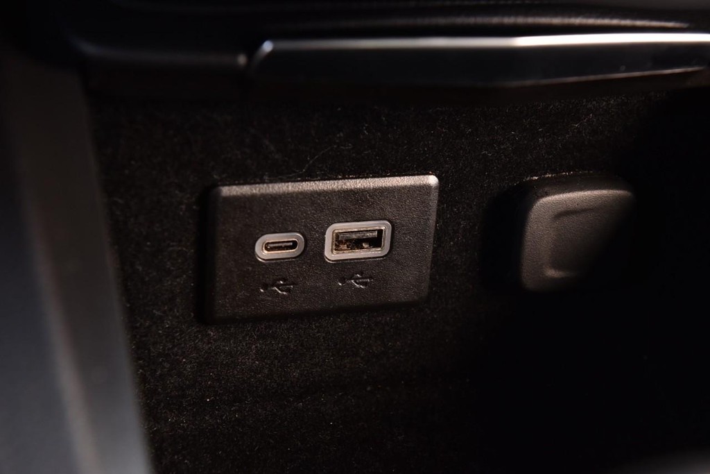 Cadillac XT4 Vehicle Full-screen Gallery Image 17