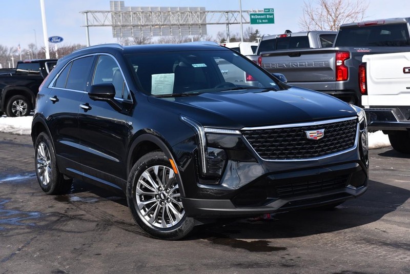 Cadillac XT4 Vehicle Full-screen Gallery Image 02