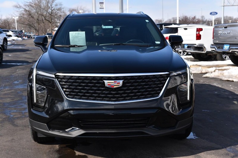 Cadillac XT4 Vehicle Full-screen Gallery Image 04
