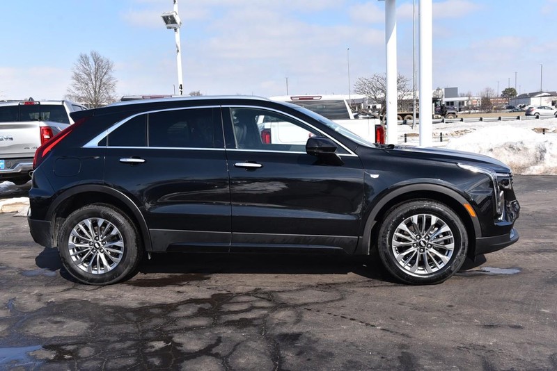 Cadillac XT4 Vehicle Full-screen Gallery Image 05