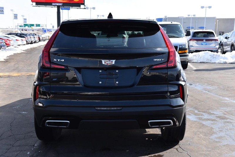 Cadillac XT4 Vehicle Full-screen Gallery Image 06