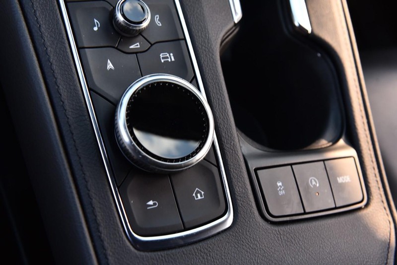 Cadillac XT4 Vehicle Full-screen Gallery Image 18