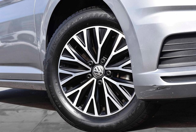 Volkswagen Jetta Vehicle Image 03