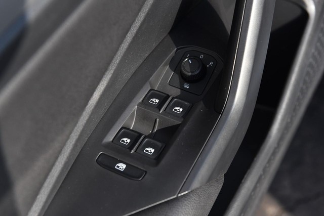 Volkswagen Jetta Vehicle Image 08