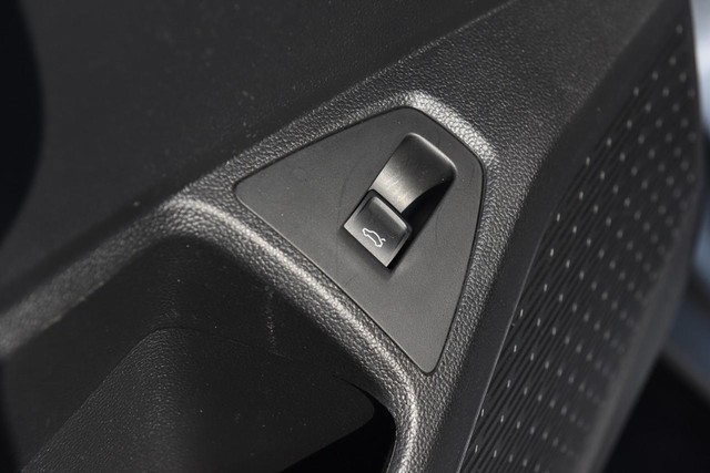 Volkswagen Jetta Vehicle Image 09