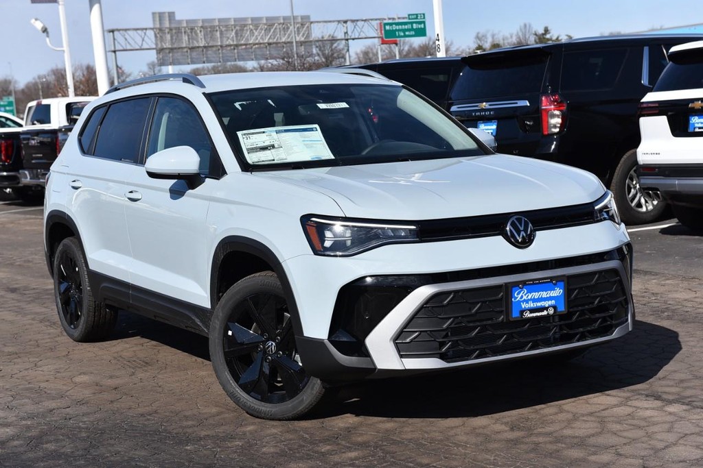 Volkswagen Taos Vehicle Full-screen Gallery Image 2