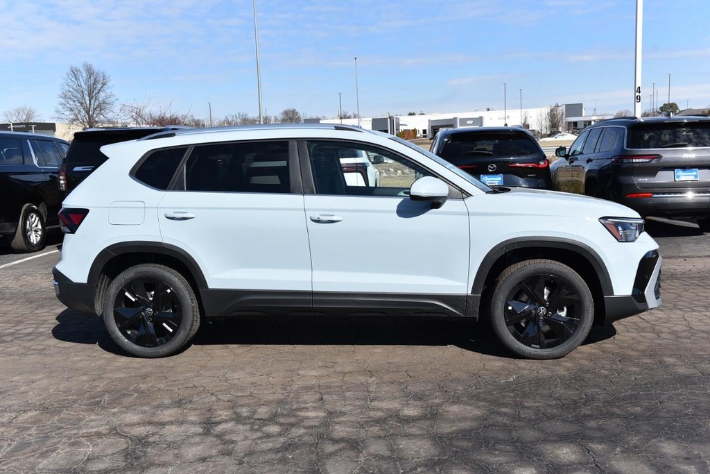 Volkswagen Taos Vehicle Full-screen Gallery Image 5