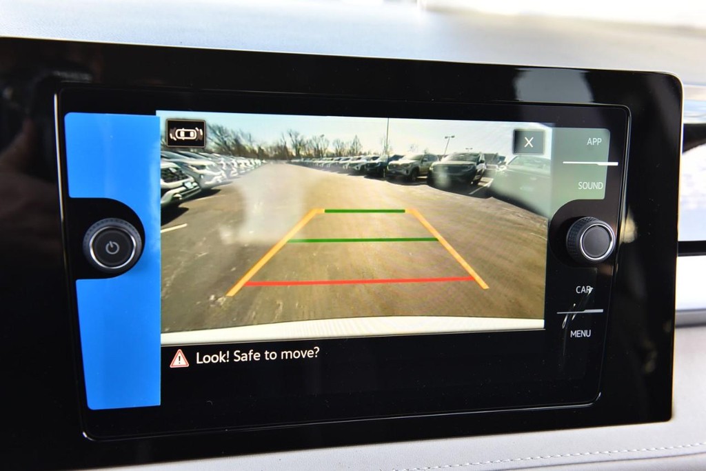 Volkswagen Taos Vehicle Full-screen Gallery Image 12