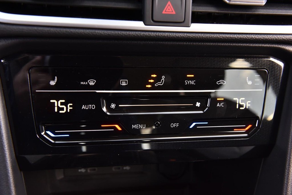 Volkswagen Taos Vehicle Full-screen Gallery Image 14