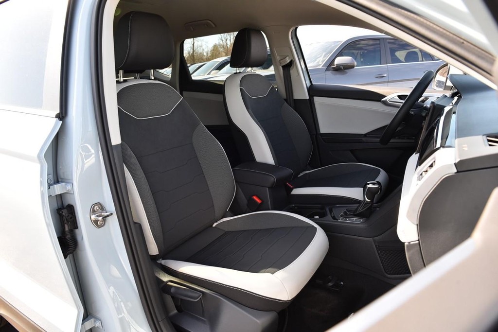 Volkswagen Taos Vehicle Full-screen Gallery Image 19