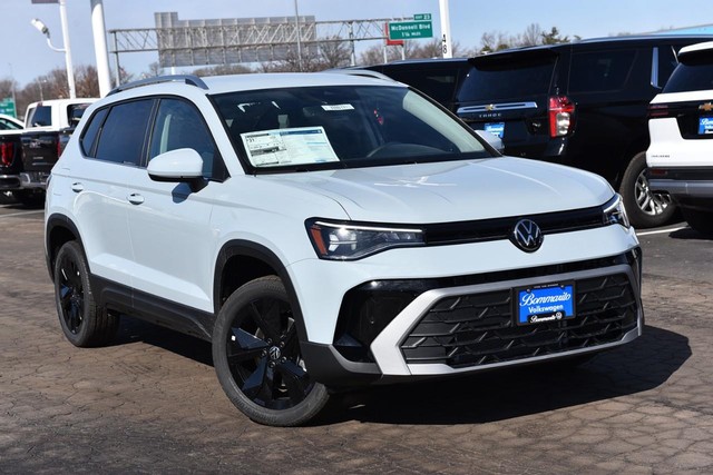 Volkswagen Taos Vehicle Image 02