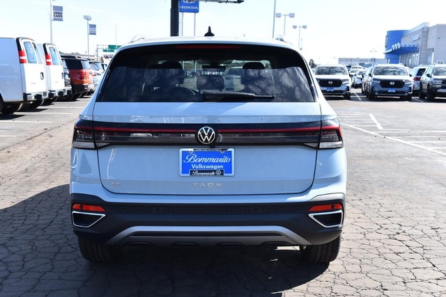 Volkswagen Taos Vehicle Image 06
