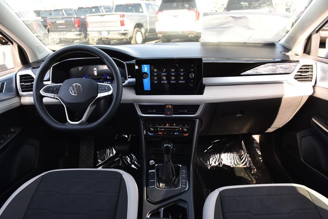 Volkswagen Taos Vehicle Image 07