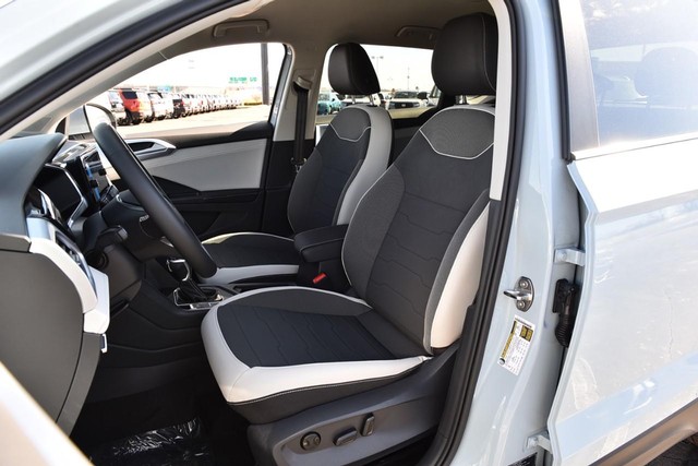 Volkswagen Taos Vehicle Image 18