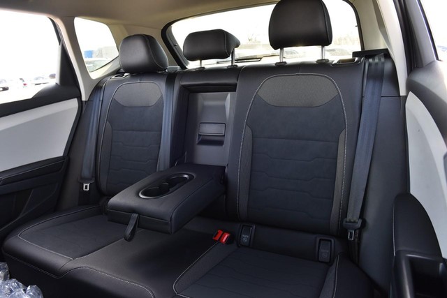 Volkswagen Taos Vehicle Image 20