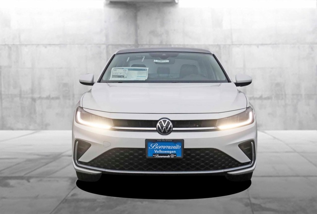 Volkswagen Jetta Vehicle Full-screen Gallery Image 4