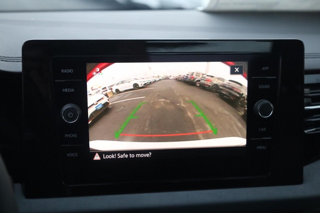 Volkswagen Jetta Vehicle Full-screen Gallery Image 13