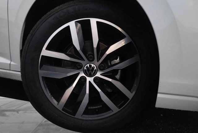 Volkswagen Jetta Vehicle Image 03