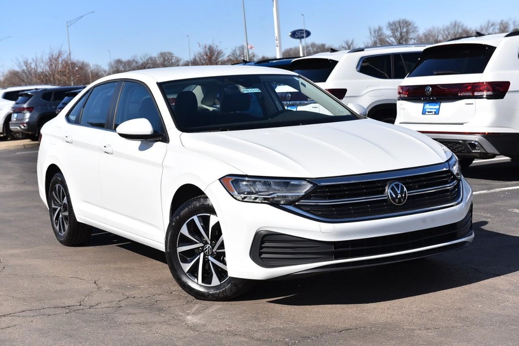 Volkswagen Jetta Vehicle Full-screen Gallery Image 2