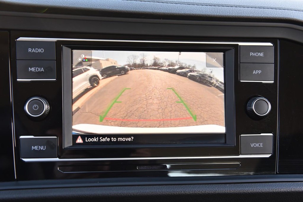 Volkswagen Jetta Vehicle Full-screen Gallery Image 13