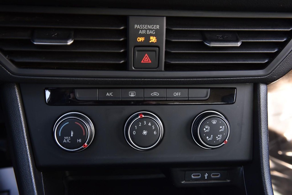 Volkswagen Jetta Vehicle Full-screen Gallery Image 15