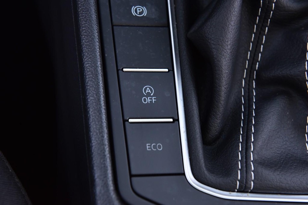 Volkswagen Jetta Vehicle Full-screen Gallery Image 17