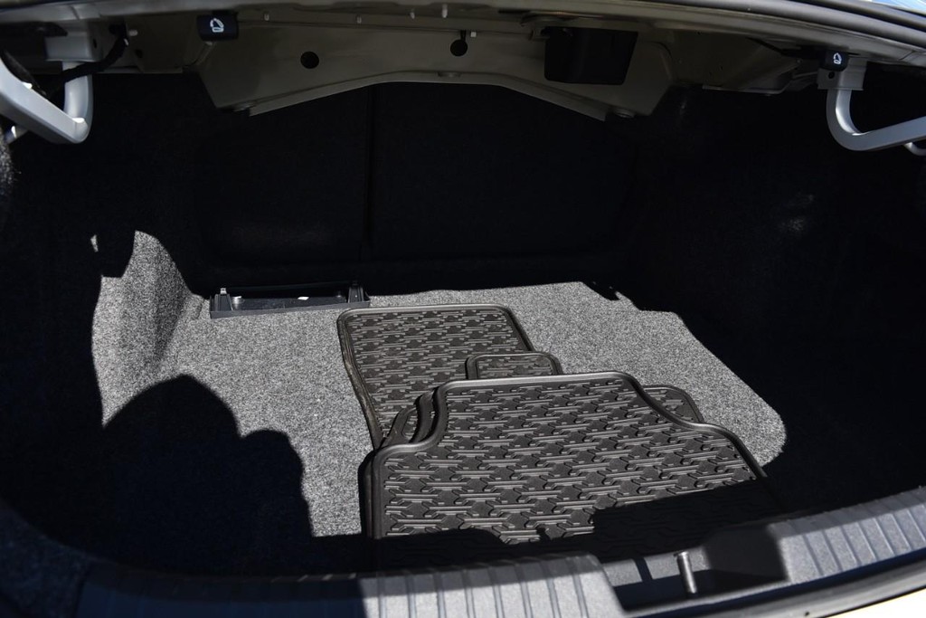 Volkswagen Jetta Vehicle Full-screen Gallery Image 22