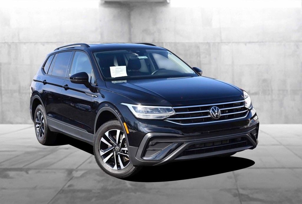 Volkswagen Tiguan Vehicle Full-screen Gallery Image 2