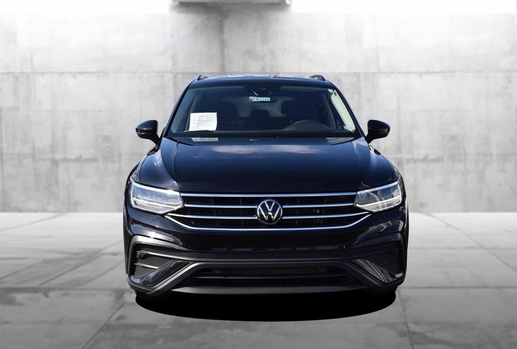 Volkswagen Tiguan Vehicle Full-screen Gallery Image 4