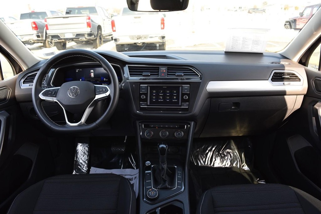 Volkswagen Tiguan Vehicle Full-screen Gallery Image 7