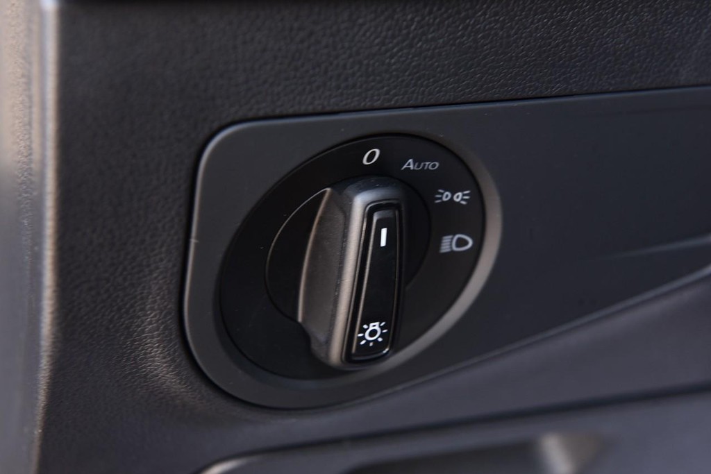 Volkswagen Tiguan Vehicle Full-screen Gallery Image 9