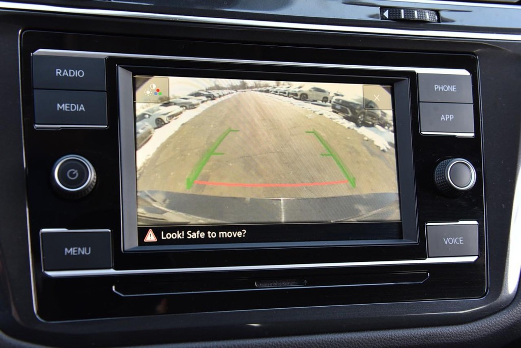 Volkswagen Tiguan Vehicle Full-screen Gallery Image 11