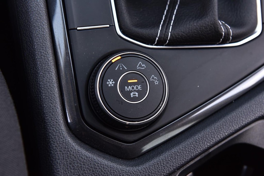 Volkswagen Tiguan Vehicle Full-screen Gallery Image 16