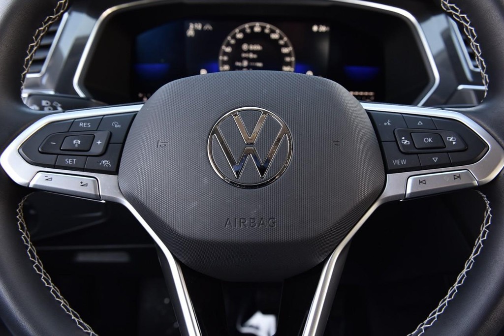 Volkswagen Tiguan Vehicle Full-screen Gallery Image 17