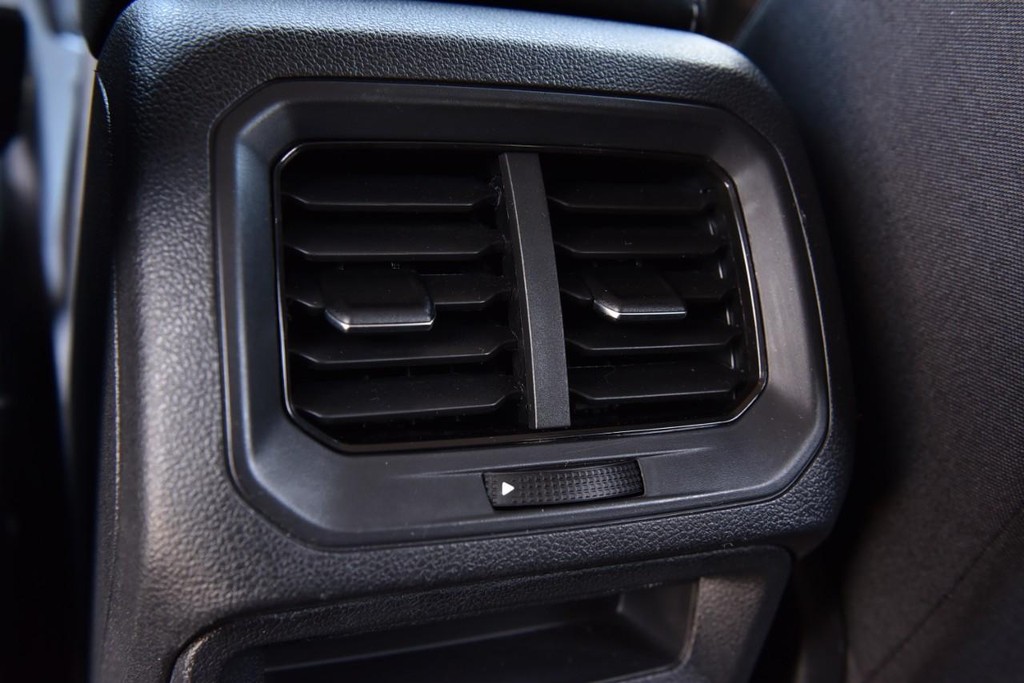 Volkswagen Tiguan Vehicle Full-screen Gallery Image 21