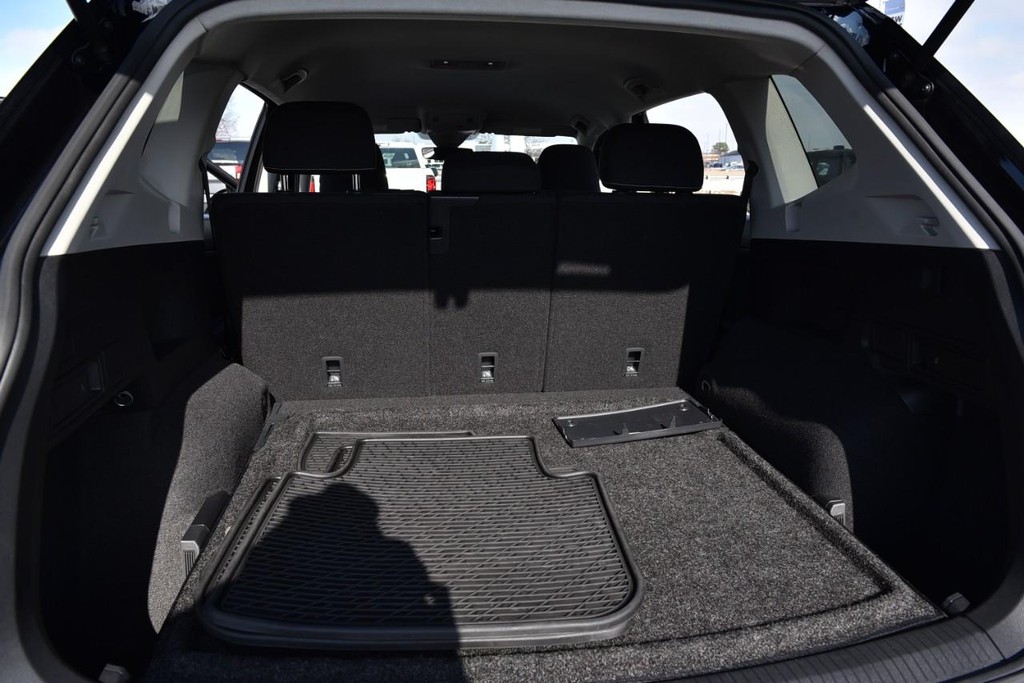 Volkswagen Tiguan Vehicle Full-screen Gallery Image 22