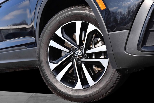 Volkswagen Tiguan Vehicle Image 03