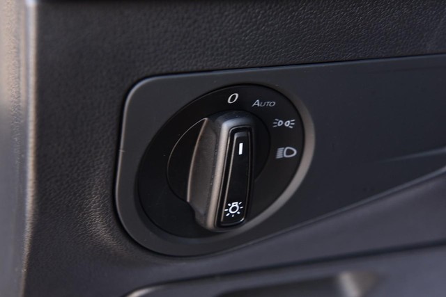 Volkswagen Tiguan Vehicle Image 09