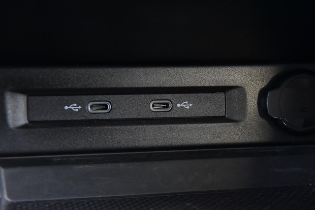 Volkswagen Tiguan Vehicle Image 14