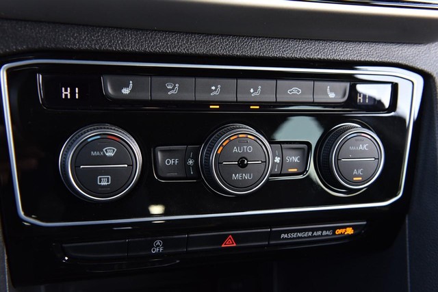 Volkswagen Atlas Cross Sport Vehicle Image 14