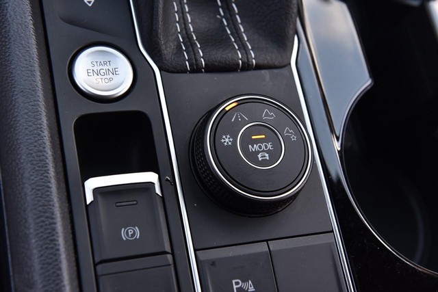 Volkswagen Atlas Cross Sport Vehicle Image 16