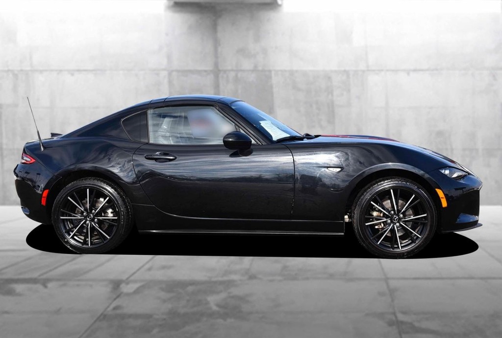 Mazda MX-5 Miata RF Vehicle Full-screen Gallery Image 5