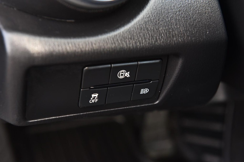 Mazda MX-5 Miata RF Vehicle Full-screen Gallery Image 11