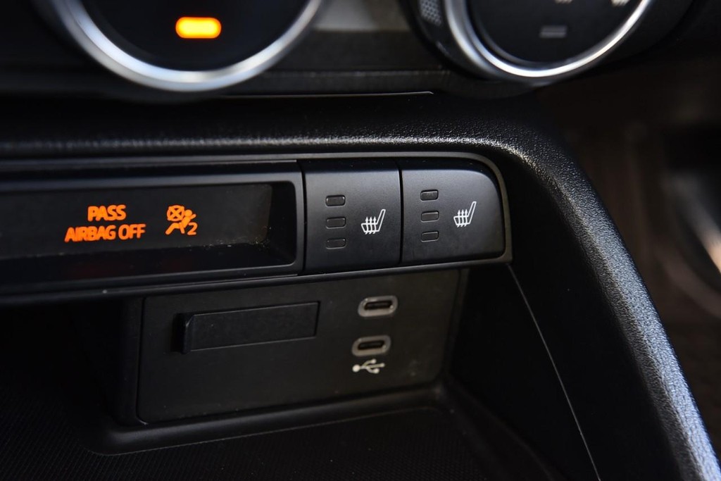 Mazda MX-5 Miata RF Vehicle Full-screen Gallery Image 16