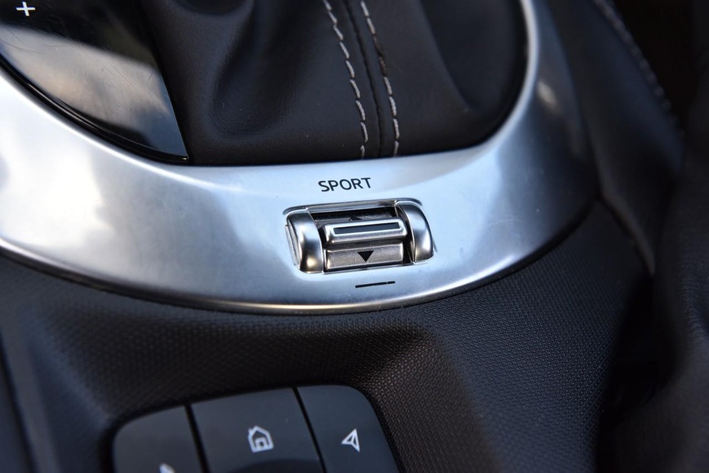 Mazda MX-5 Miata RF Vehicle Full-screen Gallery Image 17