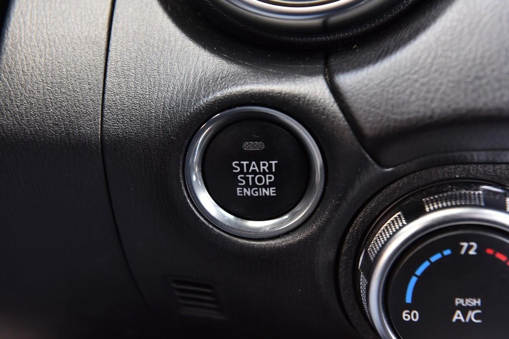 Mazda MX-5 Miata RF Vehicle Full-screen Gallery Image 19