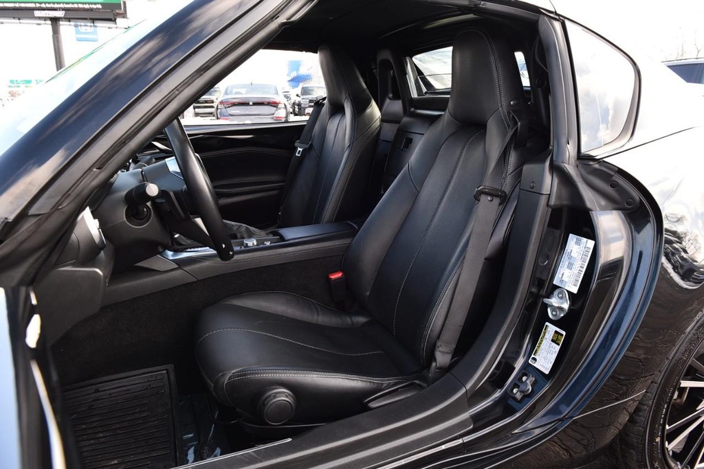 Mazda MX-5 Miata RF Vehicle Full-screen Gallery Image 21